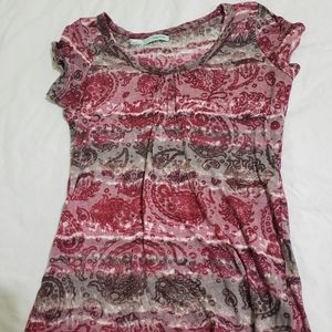 Scoop neck multi print tee. Gently used.